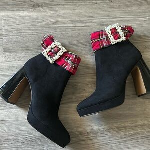 New Betsey Johnson IDRIS Ankle Boots
